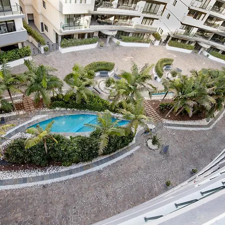 Апартаменты Lovely In The Heart Of St Julians Сент Джулианс